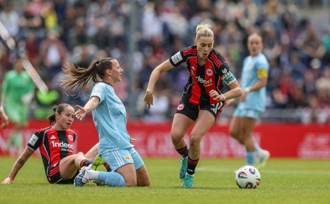 GER, Frankfurt, Eintracht Frankfurt vs Union Berlin, Google Pixel Bundesliga, Fussball, DFB, Spielzeit 2025 2026, Stadion am Brentanobad, 26. Spieltag im Bild v.l.: Hannah Eurlings (Union Berlin 14), Laura Freigang (Eintracht Frankfurt Frauen 10), Zweikampf DFB DFL REGULATIONS PROHIBIT ANY USE OF PHOTOGRAPHS AS IMAGE SEQUENCES AND OR QUASI-VIDEO, 17.05.2026 Copyright: HMBxMedia HendrikxHamelau