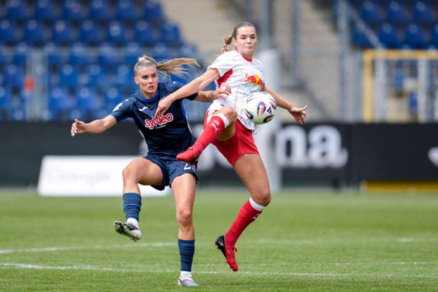 v.li.: Selina Cerci (TSG, 29), Andrea Norheim (RBL, 3), Zweikampf, Spielszene, Duell, duel, tackle, tackling, Dynamik, Action, Aktion, 17.05.2026, Sinsheim (Hoffenheim) (Deutschland), Fussball, Google Pixel Frauen-Bundesliga, TSG 1899 Hoffenheim - RB Leipzig, DFB DFL REGULATIONS PROHIBIT ANY USE OF PHOTOGRAPHS AS IMAGE SEQUENCES AND OR QUASI-VIDEO.
