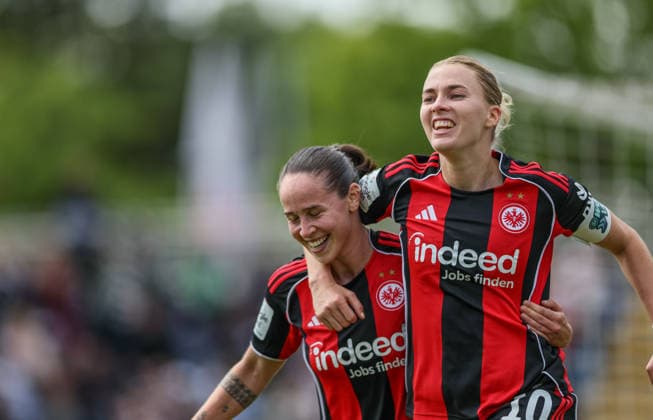 GER, Frankfurt, Eintracht Frankfurt vs Union Berlin, Google Pixel Bundesliga, Fussball, DFB, Spielzeit 2025 2026, Stadion am Brentanobad, 26. Spieltag im Bild: Laura Freigang (Eintracht Frankfurt Frauen 10), Tor, Jubel und Freude, Emotionen, Geraldine Reuteler (Eintracht Frankfurt Frauen 14) DFB DFL REGULATIONS PROHIBIT ANY USE OF PHOTOGRAPHS AS IMAGE SEQUENCES AND OR QUASI-VIDEO, 17.05.2026 Copyright: HMBxMedia HendrikxHamelau