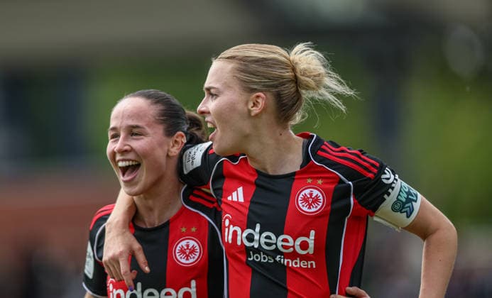 GER, Frankfurt, Eintracht Frankfurt vs Union Berlin, Google Pixel Bundesliga, Fussball, DFB, Spielzeit 2025 2026, Stadion am Brentanobad, 26. Spieltag im Bild: Laura Freigang (Eintracht Frankfurt Frauen 10), Tor, Jubel und Freude, Emotionen, Geraldine Reuteler (Eintracht Frankfurt Frauen 14) DFB DFL REGULATIONS PROHIBIT ANY USE OF PHOTOGRAPHS AS IMAGE SEQUENCES AND OR QUASI-VIDEO, 17.05.2026 Copyright: HMBxMedia HendrikxHamelau
