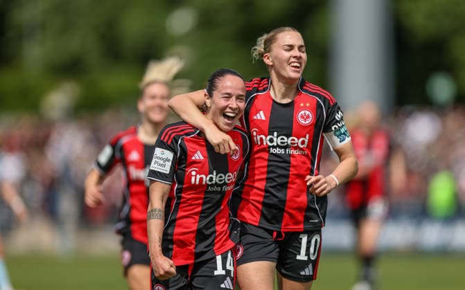 GER, Frankfurt, Eintracht Frankfurt vs Union Berlin, Google Pixel Bundesliga, Fussball, DFB, Spielzeit 2025 2026, Stadion am Brentanobad, 26. Spieltag im Bild v.l.: Geraldine Reuteler (Eintracht Frankfurt Frauen 14) erzielt das Tor zum 4:2, Tor, Jubel und Freude, Emotionen mit Laura Freigang (Eintracht Frankfurt Frauen 10) DFB DFL REGULATIONS PROHIBIT ANY USE OF PHOTOGRAPHS AS IMAGE SEQUENCES AND OR QUASI-VIDEO, 17.05.2026 Copyright: HMBxMedia HendrikxHamelau