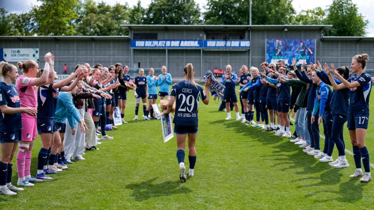 Selina Cerci (TSG, 29), Einzelbild, Einzelfoto, Aktion, Action, Spielerin, Spielerinnen der TSG 1899 Hoffenheim, bei ihrer Verabschiedung, Abschied vom Verein, Aktion, Action, 17.05.2026, Sinsheim (Hoffenheim) (Deutschland), Fussball, Google Pixel Frauen-Bundesliga, TSG 1899 Hoffenheim - RB Leipzig, DFB DFL REGULATIONS PROHIBIT ANY USE OF PHOTOGRAPHS AS IMAGE SEQUENCES AND OR QUASI-VIDEO.