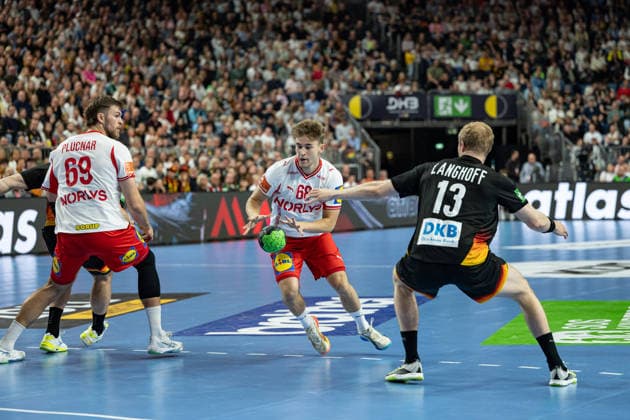 Mens Handball international match, Länderspiel, Nationalmannschaft Germany - Denmark. May 17, 2026 Steven Plucnar (Denmark, 69), Victor Norlyk (Denmark, 68), Matthes Langhoff (Germany Deutschland, 13), ; Mens Handball International Match, Germany - Denmark. May 17, 2026 Copyright: xBEAUTIFULxSPORTS Erlhofx
