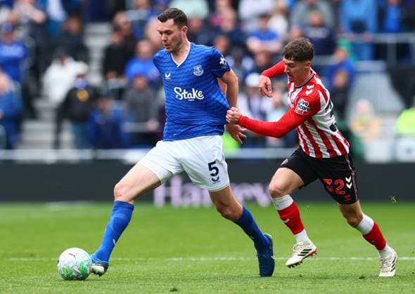 Michael Keane of Everton and Trai Hume of Sunderland Everton v Sunderland, Premier League, Football, Hill Dickinson Stadium, Liverpool, UK - 17 May 2026Liverpool Hill Dickinson Stadium United Kingdom EDITORIAL USE ONLY No use with unauthorised audio, video, data, fixture lists, club league logos or live services. Online in-match use limited to 120 images, no video emulation. No use in betting, games or single club league player publications. Copyright: xPaulxCurrie Shutterstockx 16877456x