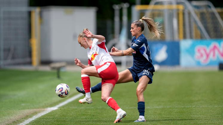 v.li.: Victoria Krug (RBL, 20), Selina Cerci (TSG, 29), Zweikampf, Spielszene, Duell, duel, tackle, tackling, Dynamik, Action, Aktion, 17.05.2026, Sinsheim (Hoffenheim) (Deutschland), Fussball, Google Pixel Frauen-Bundesliga, TSG 1899 Hoffenheim - RB Leipzig, DFB DFL REGULATIONS PROHIBIT ANY USE OF PHOTOGRAPHS AS IMAGE SEQUENCES AND OR QUASI-VIDEO.