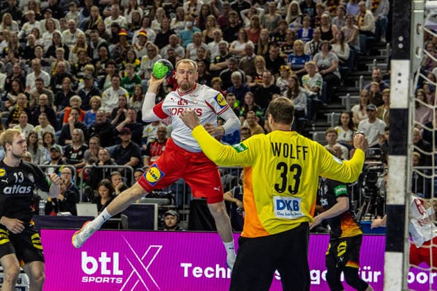 Simon Hald (Dänemark, 34) vs Andreas Wolff (Deutschland, 33) GER, Deutschland (GER) vs. Daenemark (DEN), Handball, Laenderspiel, Herren, Spielzeit 2025 2026, 17.05.2026 GER, Deutschland (GER) vs. Daenemark (DEN), Handball, Laenderspiel, Herren, Spielzeit 2025 2026, 17.05.2026 Koeln Copyright: xEibner-Pressefoto GerhardxWingenderx EP_GWR