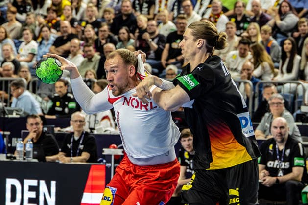Simon Bogetoft Pytlick (Daenemark, 43) vs Juri Knorr (Deutschland, 15) GER, Deutschland (GER) vs. Daenemark (DEN), Handball, Laenderspiel, Herren, Spielzeit 2025 2026, 17.05.2026 GER, Deutschland (GER) vs. Daenemark (DEN), Handball, Laenderspiel, Herren, Spielzeit 2025 2026, 17.05.2026 Koeln Copyright: xEibner-Pressefoto GerhardxWingenderx EP_GWR