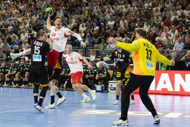 Lasse Kjaer Moeller (Daenemark, 64) vs Juri Knorr (Deutschland, 15), Andreas Wolff (Deutschland, 33) GER, Deutschland (GER) vs. Daenemark (DEN), Handball, Laenderspiel, Herren, Spielzeit 2025 2026, 17.05.2026 GER, Deutschland (GER) vs. Daenemark (DEN), Handball, Laenderspiel, Herren, Spielzeit 2025 2026, 17.05.2026 Koeln Copyright: xEibner-Pressefoto GerhardxWingenderx EP_GWR