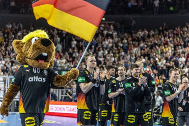 Die Spieler der deutschen Mannschaft freuen sich nach dem Spiel ueber Ihre Leistung GER, Deutschland (GER) vs. Daenemark (DEN), Handball, Laenderspiel, Herren, Spielzeit 2025 2026, 17.05.2026 GER, Deutschland (GER) vs. Daenemark (DEN), Handball, Laenderspiel, Herren, Spielzeit 2025 2026, 17.05.2026 Koeln Copyright: xEibner-Pressefoto GerhardxWingenderx EP_GWR