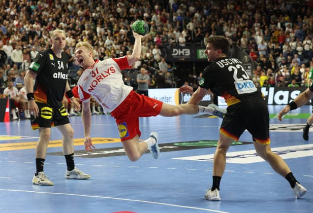 v.l. Justus Fischer (DHB 54), Hjalte Lykke (Daenemark Handball 37), Renars Uscins (DHB 23) Deutschland vs. Daenemark, Handball, Maenner, Laenderspiel, 17.05.2026 Deutschland vs. Daenemark, Handball, Maenner, Laenderspiel, 17.05.2026 Koeln Copyright: xEibner-Pressefotox xThomasxStoeckerx EP_TSR