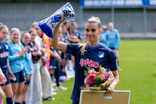 Selina Cerci (TSG, 29), Einzelbild, Einzelfoto, Aktion, Action, Spielerin, Spielerinnen der TSG 1899 Hoffenheim, bei ihrer Verabschiedung, Abschied vom Verein, Aktion, Action, 17.05.2026, Sinsheim (Hoffenheim) (Deutschland), Fussball, Google Pixel Frauen-Bundesliga, TSG 1899 Hoffenheim - RB Leipzig, DFB DFL REGULATIONS PROHIBIT ANY USE OF PHOTOGRAPHS AS IMAGE SEQUENCES AND OR QUASI-VIDEO.