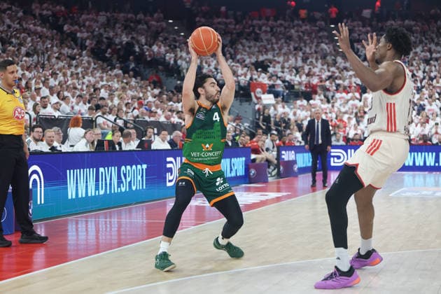 Clay Guillozet (Vet Concept Gladiators Trier, 04) kkit David McCormack (FC Bayern Basketball, 33), GER, FC Bayern Basketball vs. Vet Concept Gladiators Trier, Basketball, easycredit Basketball Bundesliga, Playoffs, Viertelfinale Saison 2025 2026, 17.05.2026, GER, FC Bayern Basketball vs. Vet Concept Gladiators Trier, Basketball, easycredit Basketball Bundesliga, Playoffs, Viertelfinale Saison 2025 2026, 17.05.2026 Muenchen Copyright: xEibner-Pressefoto JennixMaulx EP_JML
