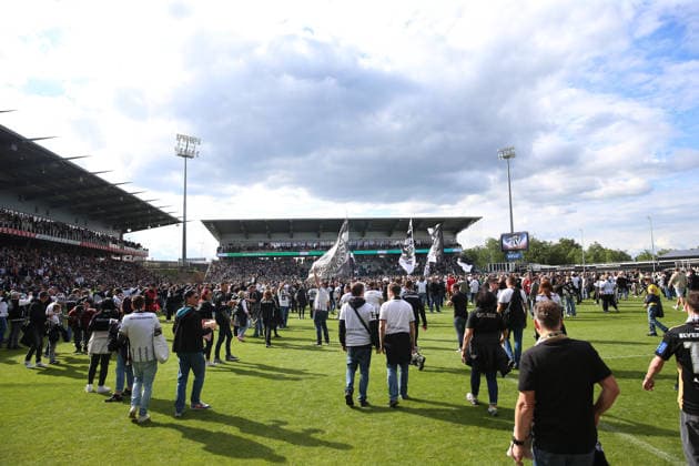 17.05.2026, xrekx, Fussball 2.Bundesliga, SV Elversberg - Preußen Münster v.l. Aufstiegsfeier SV Elversberg Fans ,Stimmung, Schals, Ultras, Zuschauer, Besucher, Choreo, Choreografie, atmosphere, scarves, spectators, visitors (DFL DFB REGULATIONS PROHIBIT ANY USE OF PHOTOGRAPHS as IMAGE SEQUENCES and or QUASI-VIDEO) Elversberg