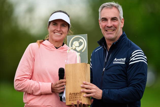 GER, Winsen (Luhe), Amundi German Masters, Ladies European Tour (LET), (14.05.-17.05.2026), Green Eagle Golf Courses, Round 4, Leonie Harm (Deutschland), Siegerin des AMUNDI German Masters, Runde 4, Samstag 17.05.2026,Runde 4, hier mit Daniel Reitz aus der erweiterten Geschäftsführung von Amundi Deutschland, GER, Winsen (Luhe), Amundi German Masters, Ladies European Tour (LET), (14.05.-17.05.2026), Green Eagle Golf Courses, Copyright: xClaudiusxRauchx