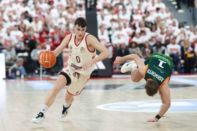 Nenad Dimitrijevic (FC Bayern Basketball, 00) mit Ball mit Steven Ashworth (Vet Concept Gladiators Trier, 01), GER, FC Bayern Basketball vs. Vet Concept Gladiators Trier, Basketball, easycredit Basketball Bundesliga, Playoffs, Viertelfinale Saison 2025 2026, 17.05.2026, GER, FC Bayern Basketball vs. Vet Concept Gladiators Trier, Basketball, easycredit Basketball Bundesliga, Playoffs, Viertelfinale Saison 2025 2026, 17.05.2026 Muenchen Copyright: xEibner-Pressefoto JennixMaulx EP_JML