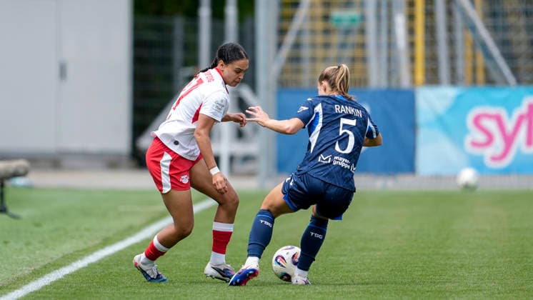 v.li.: Lisa Baum (RBL, 11), Jamilla Sofia Rankin (TSG, 5), Zweikampf, Spielszene, Duell, duel, tackle, tackling, Dynamik, Action, Aktion, 17.05.2026, Sinsheim (Hoffenheim) (Deutschland), Fussball, Google Pixel Frauen-Bundesliga, TSG 1899 Hoffenheim - RB Leipzig, DFB DFL REGULATIONS PROHIBIT ANY USE OF PHOTOGRAPHS AS IMAGE SEQUENCES AND OR QUASI-VIDEO.