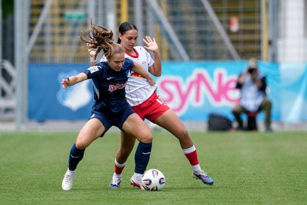 v.li.: Jamilla Sofia Rankin (TSG, 5), Lisa Baum (RBL, 11), Zweikampf, Spielszene, Duell, duel, tackle, tackling, Dynamik, Action, Aktion, 17.05.2026, Sinsheim (Hoffenheim) (Deutschland), Fussball, Google Pixel Frauen-Bundesliga, TSG 1899 Hoffenheim - RB Leipzig, DFB DFL REGULATIONS PROHIBIT ANY USE OF PHOTOGRAPHS AS IMAGE SEQUENCES AND OR QUASI-VIDEO.