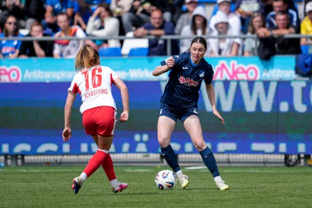 v.li.: Annabel Schasching (RBL, 16), Chiara Hahn (TSG, 23), Zweikampf, Spielszene, Duell, duel, tackle, tackling, Dynamik, Action, Aktion, 17.05.2026, Sinsheim (Hoffenheim) (Deutschland), Fussball, Google Pixel Frauen-Bundesliga, TSG 1899 Hoffenheim - RB Leipzig, DFB DFL REGULATIONS PROHIBIT ANY USE OF PHOTOGRAPHS AS IMAGE SEQUENCES AND OR QUASI-VIDEO.