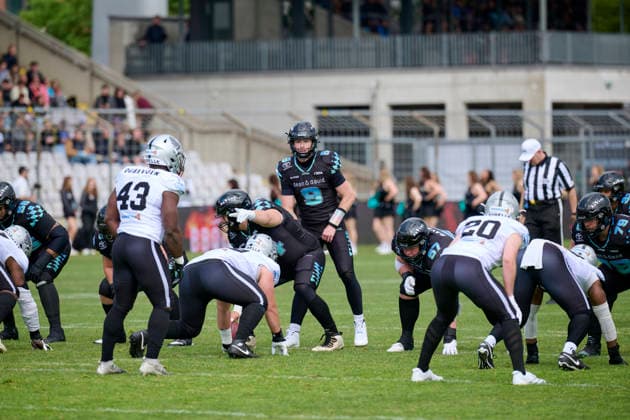 European Football Alliance, EFA, Munich Ravens, Raiders Tirol, Munich, 9 Russell Tabor (Munich Ravens, QB) European Football Alliance, EFA, Munich Ravens, Raiders Tirol, Munich, Stadion an der Grünwalder Straße, American Football München Städtisches Stadion an der Grünwalder Strasse Bayern Deutschland Copyright: xAmericanxFootballxNetworkx(AF.N)x·xGerhardxLehnerx