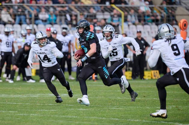 European Football Alliance, EFA, Munich Ravens, Raiders Tirol, Munich, 9 Russell Tabor (Munich Ravens, QB) European Football Alliance, EFA, Munich Ravens, Raiders Tirol, Munich, Stadion an der Grünwalder Straße, American Football München Städtisches Stadion an der Grünwalder Strasse Bayern Deutschland Copyright: xAmericanxFootballxNetworkx(AF.N)x·xGerhardxLehnerx