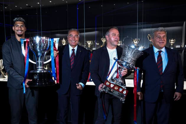 May 18, 2026, Barcelona, Barcelona, SPAIN: Ronald Araujo, Hansi Flick, Joan Laporta and Rafa Yuste, President of FC Barcelona, Barca during ceremony to present the championship trophies won by FC Barcelona in LaLiga EA Sports and the Spanish Super Cup, held at the club s museum on May 18, 2026 in Barcelona, Spain. Barcelona SPAIN - ZUMAa181 20260518_zaa_a181_009 Copyright: xJavierxBorregox