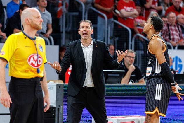 Ty Harrelson (ratiopharm Ulm, Trainer), BMA365 Bamberg Baskets vs. ratiopharm Ulm, Basketball, easyCredit BBL, Playoff Viertelfinale, Spiel 2, 18.05.2026 BMA365 Bamberg Baskets vs. ratiopharm Ulm, Basketball, easyCredit BBL, Playoff Viertelfinale, Spiel 2, 18.05.2026 Bamberg Copyright: xEibner-Pressefoto G.xSantemizx EP_EER