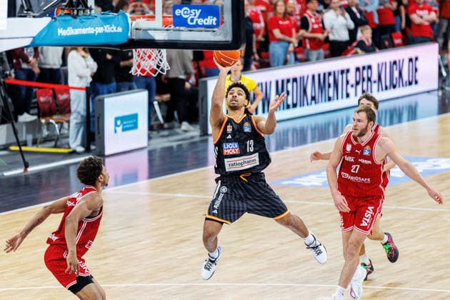Demarcus Demonia (BMA365 Bamberg Baskets, 08), Mark Smith (ratiopharm Ulm, 13), Moritz Krimmer (BMA365 Bamberg Baskets, 27), BMA365 Bamberg Baskets vs. ratiopharm Ulm, Basketball, easyCredit BBL, Playoff Viertelfinale, Spiel 2, 18.05.2026 BMA365 Bamberg Baskets vs. ratiopharm Ulm, Basketball, easyCredit BBL, Playoff Viertelfinale, Spiel 2, 18.05.2026 Bamberg Copyright: xEibner-Pressefoto G.xSantemizx EP_EER