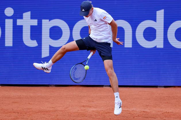 Justin Engel (Germany) kontrolliert den Ball und spielt ihn durch die Beine, Bitpanda Hamburg Open, Bitpanda Hamburg Open, Rothenbaum am 19. May 2026 in Hamburg, Deutschland. (Foto von Marco Steinbrenner DeFodi Images) Justin Engel (Germany) controls the ball and plays it through his legs, Bitpanda Hamburg Open, Bitpanda Hamburg Open, Rothenbaum, May 19, 2026 in Hamburg, Germany. (Photo by Marco Steinbrenner DeFodi Images) -