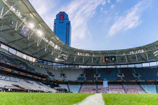 19.05.2026, SC Freiburg vs. Aston Villa, UEFA Europa League, Final Matchday -1 Besiktas Square, Besiktas Park, Stadium, Fan festival, Fan Fest, Fans Freiburg Aston Villa, Trophy, Uefa Cup League Trophy, Istanbul 2026 Final Abschlusstraining Final Training SC Freiburg in Vodafone Park Copyright: xBahhoxKarax