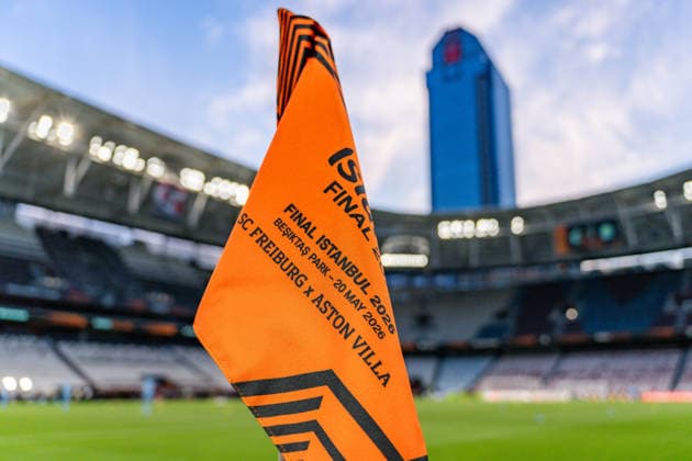 19.05.2026, SC Freiburg vs. Aston Villa, UEFA Europa League, Final Matchday -1 Besiktas Square, Besiktas Park, Stadium, Fan festival, Fan Fest, Fans Freiburg Aston Villa, Trophy, Uefa Cup League Trophy, Istanbul 2026 Final Abschlusstraining Final Training SC Freiburg in Vodafone Park Copyright: xBahhoxKarax