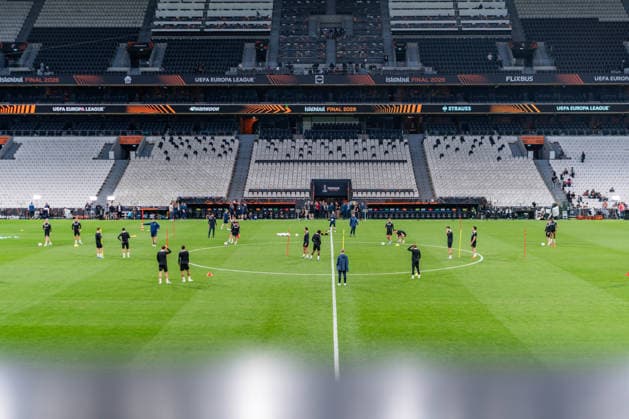 19.05.2026, SC Freiburg vs. Aston Villa, UEFA Europa League, Final Matchday -1 Besiktas Square, Besiktas Park, Stadium, Fan festival, Fan Fest, Fans Freiburg Aston Villa, Trophy, Uefa Cup League Trophy, Istanbul 2026 Final Abschlusstraining Final Training SC Freiburg in Vodafone Park Copyright: xBahhoxKarax