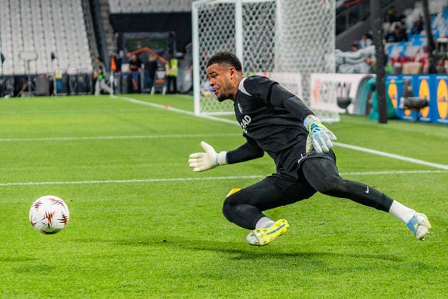 19.05.2026, SC Freiburg vs. Aston Villa, UEFA Europa League, Final Matchday -1 Besiktas Square, Besiktas Park, Stadium, Fan festival, Fan Fest, Fans Freiburg Aston Villa, Trophy, Uefa Cup League Trophy, Istanbul 2026 Final Abschlusstraining Final Training SC Freiburg in Vodafone Park, Noah Atubolu Copyright: xBahhoxKarax