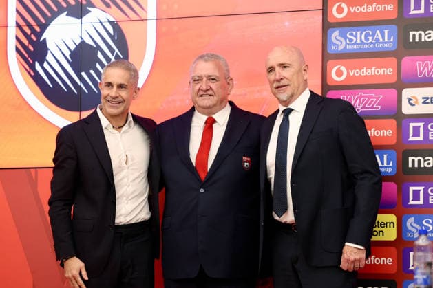 Italian Rolando Maran the New Coach of Albania Football Team in Tirana, Albania. Brazilian coach Sylvinho (L), Italian coach Rolando Maran (R), and the President of the Albanian Soccer Federation, Armand Duka (C), pose for a photograph after a press conference, PK, Pressekonferenz where Maran is presented as the new Head Coach of the Albanian National Soccer Team in Tirana, Albania, on May 19, 2026. Light Studio Agency Stringer Tirana Albania Copyright: xLightxStudioxAgencyx xStringerx