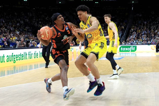 DEU, easyCredit BBL, ALBA vs. Rasta Vechta, 19.05.2026, Uber-Arena, Berlin, DEU, easyCredit BBL, ALBA vs. Rasta Vechta, im Bild Jack Kayil( ALBA Berlin 7), Malik Parsons (RASTA Vechta 3)