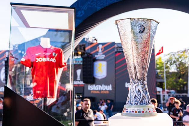 19.05.2026, SC Freiburg vs. Aston Villa, UEFA Europa League, Final Matchday -1 Besiktas Square, Besiktas Park, Stadium, Fan festival, Fan Fest, Fans Freiburg Aston Villa, Trophy, Uefa Cup League Trophy, Istanbul 2026 Final Copyright: xBahhoxKarax
