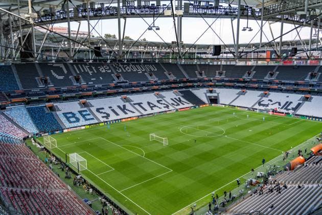 19.05.2026, SC Freiburg vs. Aston Villa, UEFA Europa League, Final Matchday -1 Besiktas Square, Besiktas Park, Stadium, Fan festival, Fan Fest, Fans Freiburg Aston Villa, Trophy, Uefa Cup League Trophy, Istanbul 2026 Final Abschlusstraining Final Training SC Freiburg in Vodafone Park Copyright: xBahhoxKarax