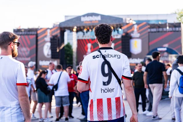19.05.2026, SC Freiburg vs. Aston Villa, UEFA Europa League, Final Matchday -1 Besiktas Square, Besiktas Park, Stadium, Fan festival, Fan Fest, Fans Freiburg Aston Villa, Trophy, Uefa Cup League Trophy, Istanbul 2026 Final Copyright: xBahhoxKarax