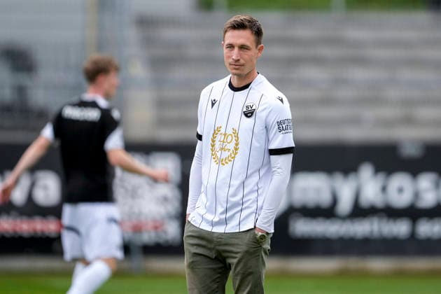 Kevin Stotz (Trainer, Cheftrainer, SVS), Einzelbild, Einzelfoto, Aktion, Action, im Sondertrikot 110 Jahre SV Sandhausen (SVS), 20.05.2026, Sandhausen (Deutschland), Fussball, Jubiläumsspiel, SV Sandhausen - Eintracht Frankfurt
