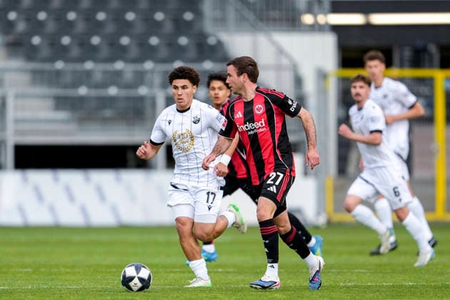 v.li.: Yanis Outman (SVS, 17), Mario Götze (SGE, 27), Aktion, Action, Spielszene, 20.05.2026, Sandhausen (Deutschland), Fussball, Jubiläumsspiel, SV Sandhausen - Eintracht Frankfurt