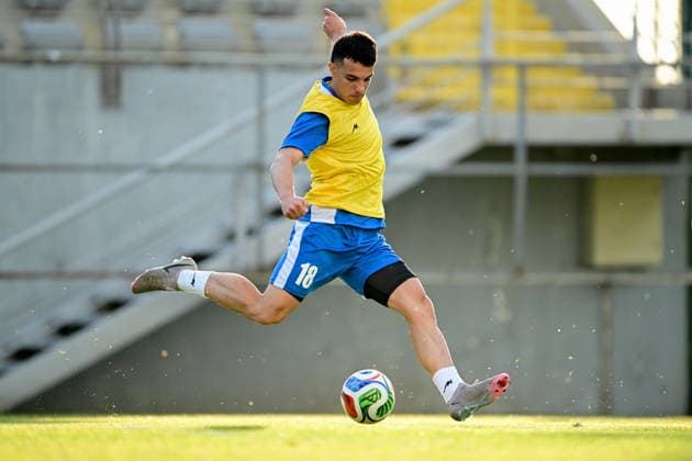 Iranian national football team s training ANTALYA, TURKIYE - MAY 20: Amirhossein Hosseinzadeh (18) takes part in the training of Iran s national football team ahead of the 2026 FIFA World Cup, WM, Weltmeisterschaft, Fussball which will be held in the United States, Canada and Mexico, in Antalya, Turkiye on May 20, 2026. The team held an evening training session at the Titanic Sports Complex under head coach Amir Ghalenoei. In the mostly media-open session, players carried out warm-up exercises followed by coordination, agility, and small-sided passing drills. Orhan Cicek Anadolu Antalya Turkey. Editorial use only. Please get in touch for any other usage. Copyright: x2026xAnadoluxOrhanxCicekx