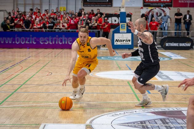 Lucas Mayer (Bozic Estriche Knights Kirchheim, 08) Simon Krajcovic (Giessen 46ers, 55) GER, Bozic Estriche Knights Kirchheim vs. Giessen 46ers, BARMER 2. Basketball Bundesliga, Playoffs Halbfinale Spiel 1, Saison 2025 2026, 20.05.2026 GER, Bozic Estriche Knights Kirchheim vs. Giessen 46ers, BARMER 2. Basketball Bundesliga, Playoffs Halbfinale Spiel 1, Saison 2025 2026, 20.05.2026 Goeppingen Copyright: xEibner-Pressefoto NinaxSanderx EP_NSR