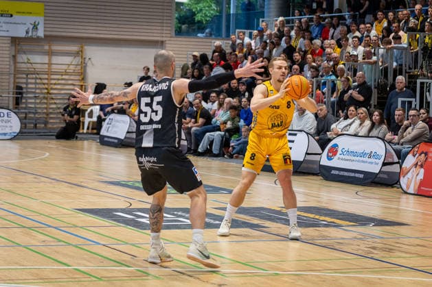 Simon Krajcovic (Giessen 46ers, 55) Lucas Mayer (Bozic Estriche Knights Kirchheim, 08) GER, Bozic Estriche Knights Kirchheim vs. Giessen 46ers, BARMER 2. Basketball Bundesliga, Playoffs Halbfinale Spiel 1, Saison 2025 2026, 20.05.2026 GER, Bozic Estriche Knights Kirchheim vs. Giessen 46ers, BARMER 2. Basketball Bundesliga, Playoffs Halbfinale Spiel 1, Saison 2025 2026, 20.05.2026 Goeppingen Copyright: xEibner-Pressefoto NinaxSanderx EP_NSR