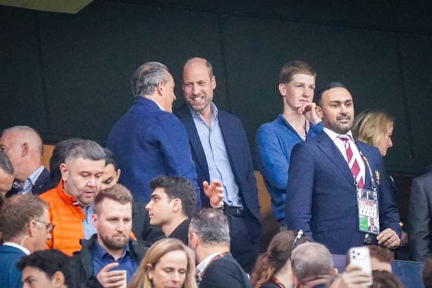 Türkei: Fussball UEFA Europa League 2025 - 2026, Finale in Istanbul - SC Freiburg vs Aston Villa - Tüpras Stadyumu (Istanbul): Prinz William, Prince William, britisches Königshaus, Royal Family, VIP-Tribüne, Aston Villa, Fußballprominenz, UEFA Europa League, Tüpras Stadyumu, prominente Zuschauer, Royals, Großbritannien, Medieninteresse, internationale Aufmerksamkeit, Stadionbesuch, Fußballabend, Sportevent, Society, Prominenz, TV-Bilder, Liveevent, internationale Sportberichterstattung, Türkei aktuell Copyright: xJOERANxSTEINSIEKx