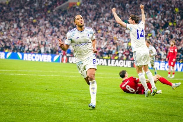 Türkei: Fussball UEFA Europa League 2025 - 2026, Finale in Istanbul - SC Freiburg vs Aston Villa - Tüpras Stadyumu (Istanbul): Tor und Torjubel zum 1:0 durch Youri Tielemans (Aston Villa, 8) Freude, Emotionen, Jubel, Geste, Gestik, Emotion, Mimik, Gesichtsausdruck, Emotion Copyright: xJOERANxSTEINSIEKx