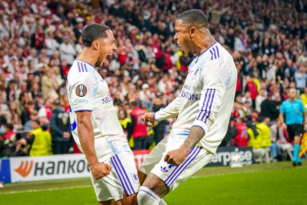 Türkei: Fussball UEFA Europa League 2025 - 2026, Finale in Istanbul - SC Freiburg vs Aston Villa - Tüpras Stadyumu (Istanbul): Tor und Torjubel zum 1:0 durch Youri Tielemans (Aston Villa, 8) Freude, Emotionen, Jubel, Geste, Gestik, Emotion, Mimik, Gesichtsausdruck, Emotion Ezri Konsa (Aston Villa, 4) Copyright: xJOERANxSTEINSIEKx