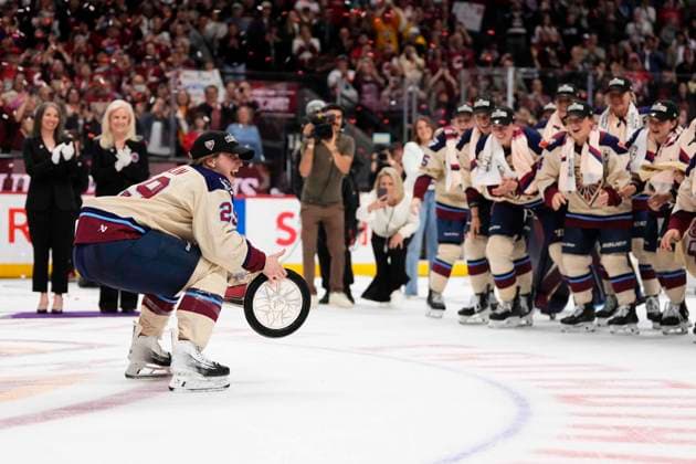 May 20, 2026, Ottawa, On, CANADA: Montreal Victoire s Marie-Philip Poulin (29) carries the PWHL Walter Cup to her teammates, after the team s win against the Ottawa Charge, in Ottawa, on Wednesday, May 20, 2026. Canada News - May 20, 2026 - ZUMAc35_ 20260520_zaf_c35_136 Copyright: xJustinxTangx