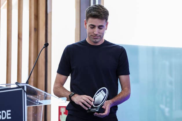 May 21, 2026, Madrid, Madrid, Spain: Oriol Carmona, Olympic skier, receives the Sports Achievement Award during the 2026 ISC Awards Ceremony, which took place.during the ISDE Sports Convention at the Official College of Architects of Madrid on May 21, 2026, in Madrid, Spain. Madrid Spain - ZUMAa181 20260521_zaa_a181_039 Copyright: xIrinaxR.xHipolitox