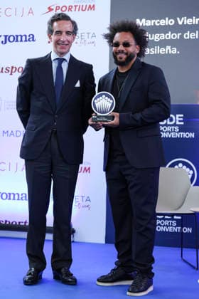 May 21, 2026, Madrid, Madrid, Spain: Marcelo Vieira, former soccer player, and Juan Jose Sanchez Puig, CEO of ISDE, pose for photo during the 2026 ISC Awards Ceremony, which took place.as part of the ISDE Sports Convention at the Official College of Architects of Madrid on May 21, 2026, in Madrid, Spain. Madrid Spain - ZUMAa181 20260521_zaa_a181_052 Copyright: xIrinaxR.xHipolitox
