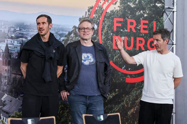 Julian Schuster (SC Freiburg, Trainer), Klemens Hartenbach (SC Freiburg, Sportdirektor) und Jochen Saier (SC Freiburg, Vorstand) beim Empfang , Deutschland, Fussball, Empfang Stadt Freiburg, Fest Programm, SC Freiburg, 21.05.2026, Freiburg im Breisgau Neuen Messe Deutschland Copyright: xGrantxHubbsx