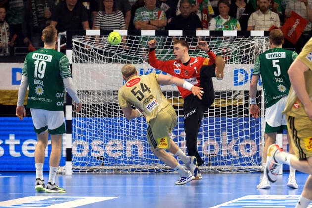 DEU, DHB, 1.HBL, Fuechse Berlin vs. Hannover Burgdorf, 21.05.2026, Max-Schmeling-Halle, Berlin, DEU, DHB, 1.HBL, Fuechse Berlin vs. Hannover Burgdorf, im Bild Lasse Ludwig (Fuechse Berlin 1), Justus Fischer (Hannover-Burgdorf 54)